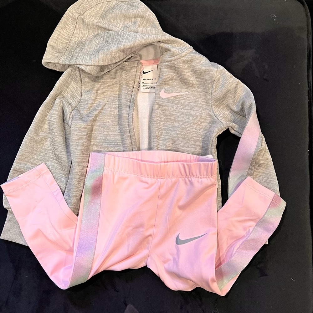 Girls Nike 2-piece jogger set.